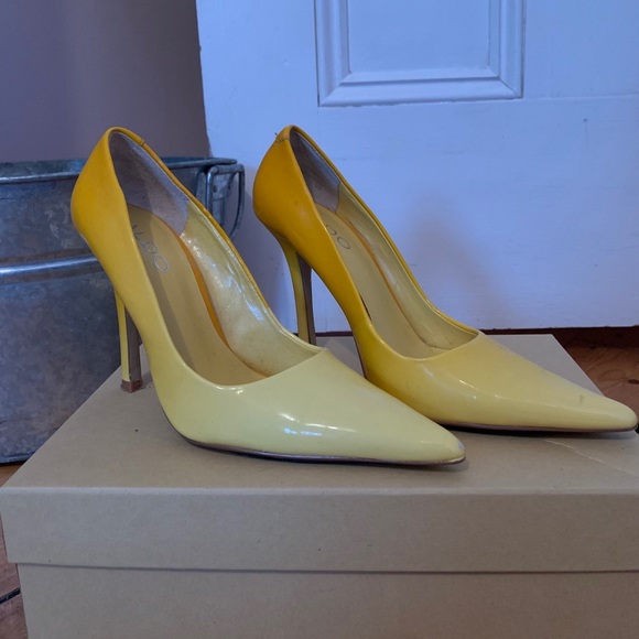 Lê Chateau Shoes - Picture 1 of 4